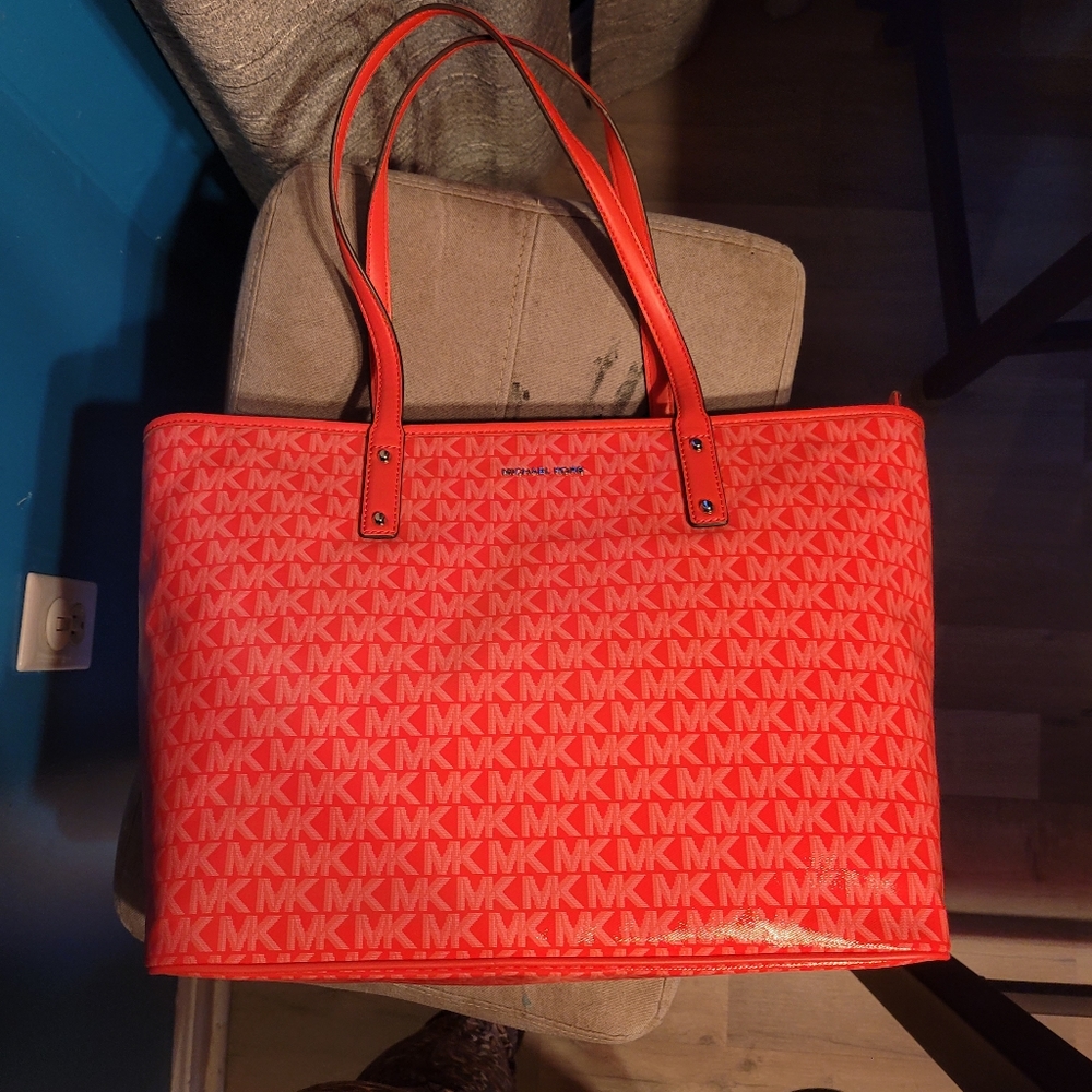 NWT Michael Kors Logo Carter Large Top Zip Tote Bag in Geranium - Picture 4 of 10